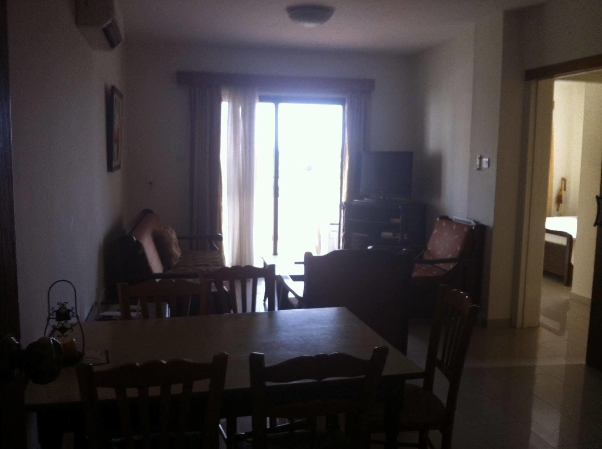 Zakos Court Apartments Larnaca Zewnętrze zdjęcie