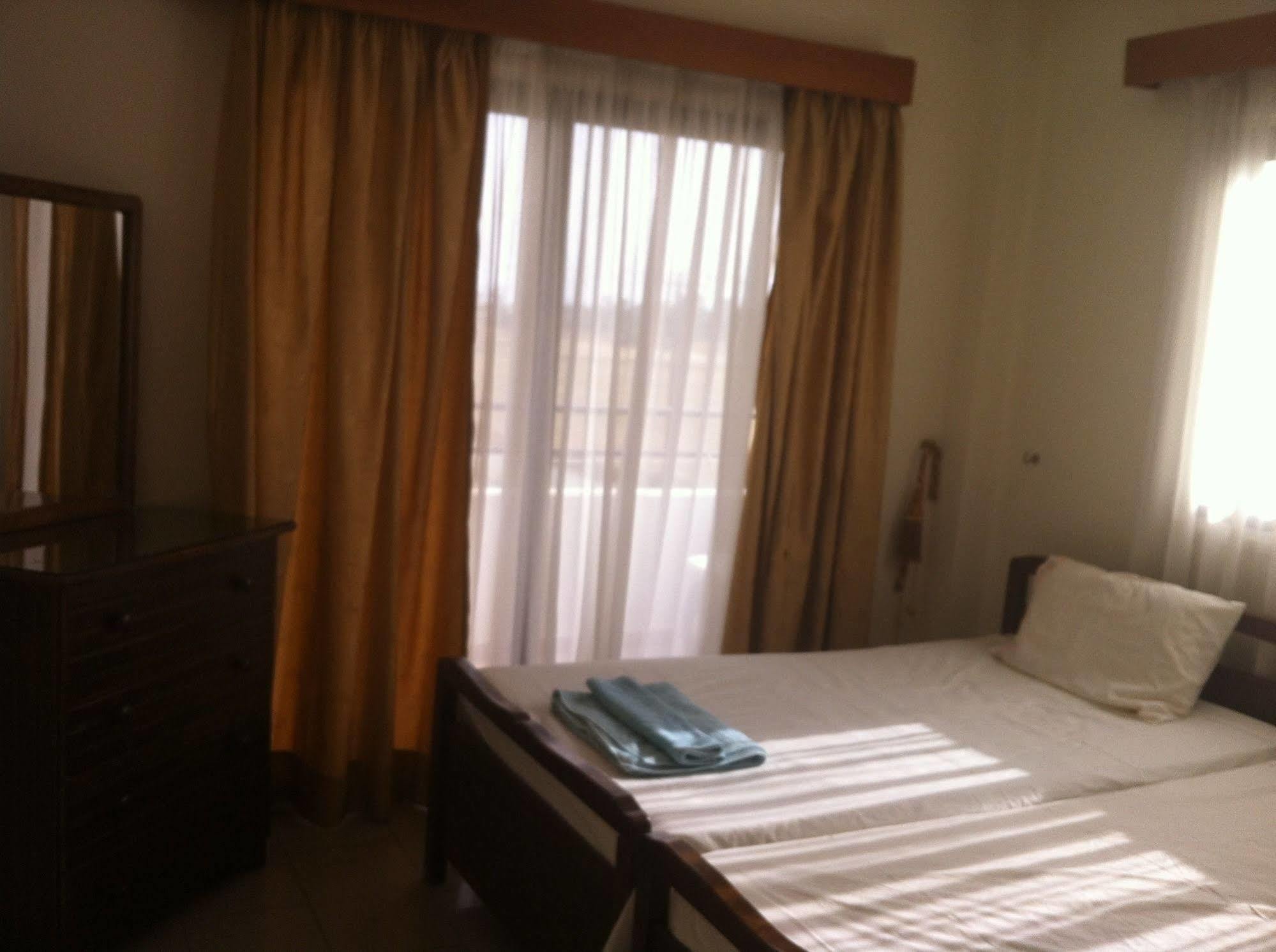 Zakos Court Apartments Larnaca Zewnętrze zdjęcie