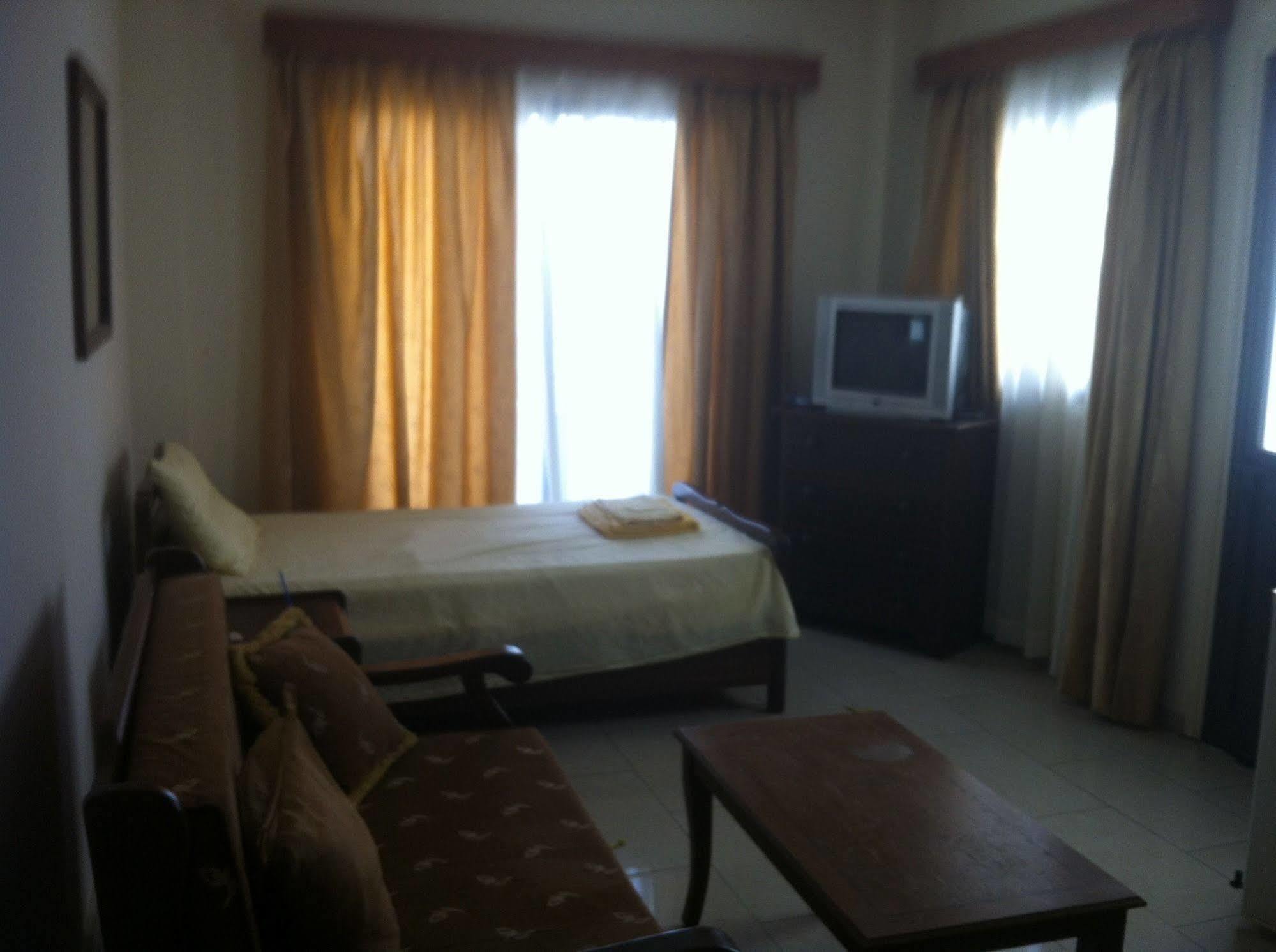 Zakos Court Apartments Larnaca Zewnętrze zdjęcie